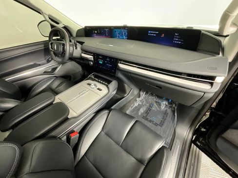 Used 2025 Lincoln Navigator Reserve image 19