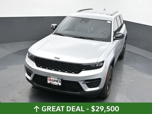 Used 2024 Jeep Grand Cherokee Altitude image 39