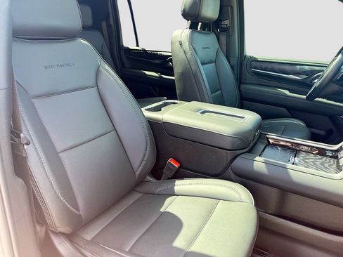 Used 2024 GMC Yukon XL Denali AWD/4WD image 31