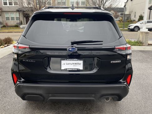 Used 2025 Subaru Forester Touring image 5