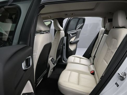 Certified 2022 Volvo XC40 T5 Momentum w/ Premium Package AWD/4WD image 20