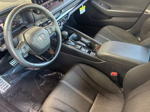 Used 2023 Honda Accord Sport image 4