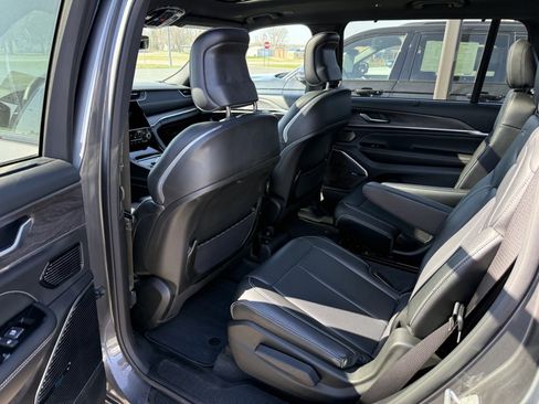 Used 2021 Jeep Grand Cherokee L Overland w/ Luxury Tech Group IV AWD/4WD image 12