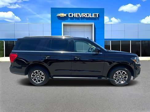 Used 2024 Ford Expedition XLT AWD/4WD image 2