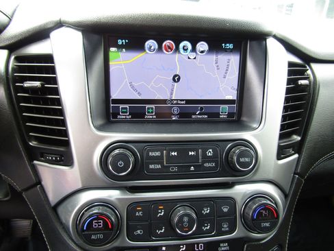 Used 2018 Chevrolet Suburban LT image 24