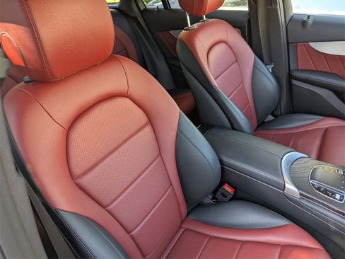 Used 2021 Mercedes-Benz GLC 300 4MATIC image 32