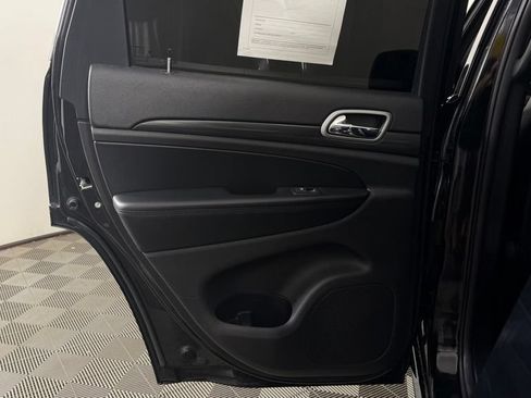Used 2019 Jeep Grand Cherokee Altitude AWD/4WD image 29