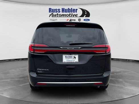 New 2027 Chrysler Pacifica Select w/ Family Tech Group FWD image 4