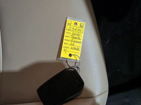 Used 2021 Toyota Sienna Limited image 42