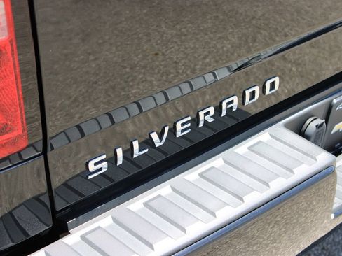 Used 2017 Chevrolet Silverado 1500 Custom w/ Custom Convenience Package AWD/4WD image 28