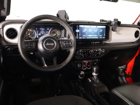 Used 2024 Jeep Wrangler Unlimited Sport AWD/4WD image 2