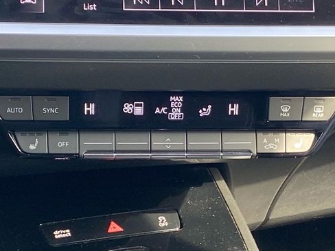 Used 2024 Audi Q4 e-tron Premium w/ Convenience Package image 8