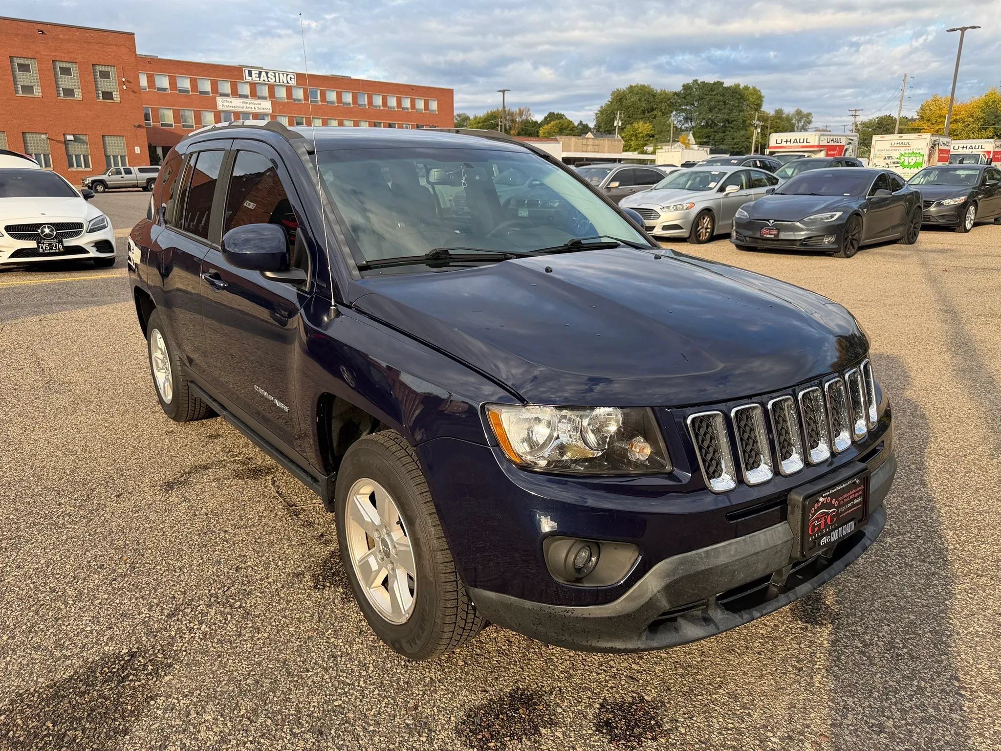 Used 2017 Jeep Compass Latitude FWD image 8