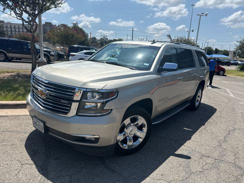 Used 2016 Chevrolet Suburban LTZ RWD image 2