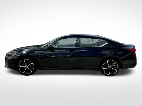 Used 2023 Nissan Altima 2.5 SR image 3