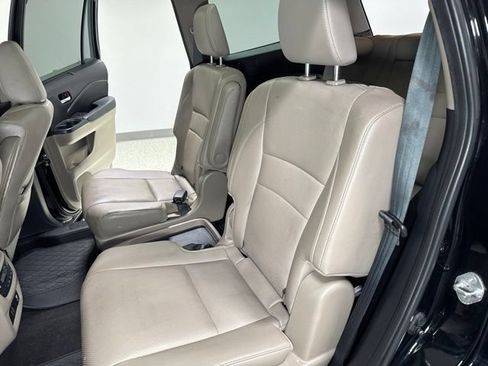 Used 2019 Honda Pilot Touring image 2