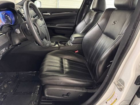 Used 2023 Chrysler 300 S RWD image 9