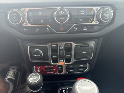 New 2025 Jeep Gladiator Mojave image 30