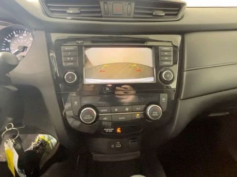 Used 2020 Nissan Rogue S FWD image 31