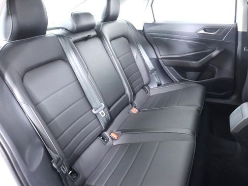Used 2023 Volkswagen Jetta SE image 37