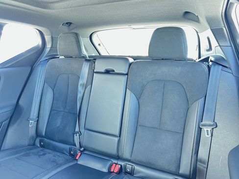 Used 2021 Volvo XC40 P8 Recharge w/ Advanced Package image 25