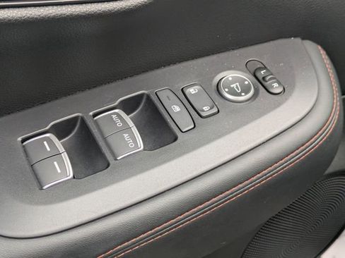 Used 2025 Honda HR-V Sport image 11