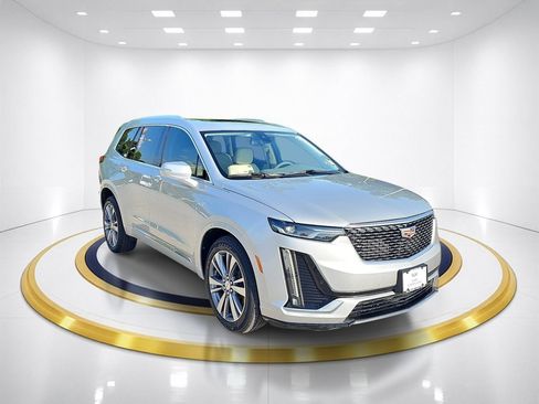 Used 2020 Cadillac XT6 Premium Luxury w/ LPO, Floor Liner Package AWD/4WD image 3