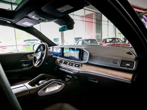 Used 2021 Mercedes-Benz GLS 450 4MATIC image 25