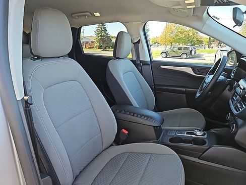 Used 2022 Ford Escape SE image 50