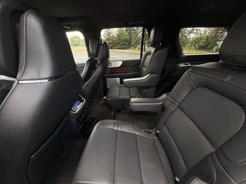 Used 2023 Lincoln Navigator Reserve AWD/4WD image 9