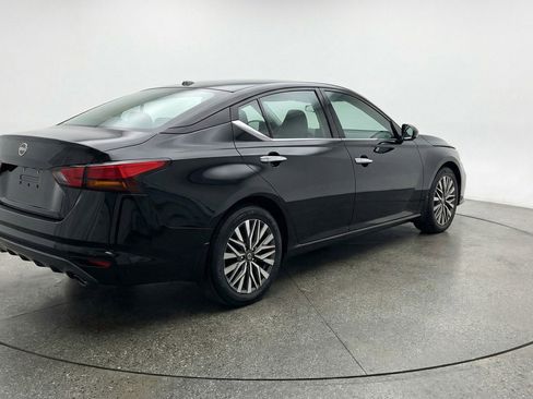 Used 2025 Nissan Altima 2.5 SV image 9