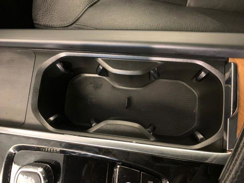 Used 2022 Volvo XC90 T6 Momentum w/ Climate Package image 31