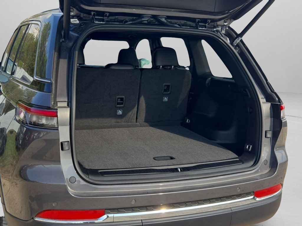 New 2025 Jeep Grand Cherokee Limited RWD image 35