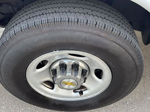 Certified 2025 Chevrolet Express 3500 LT w/ LT Preferred Equipment Group image 12