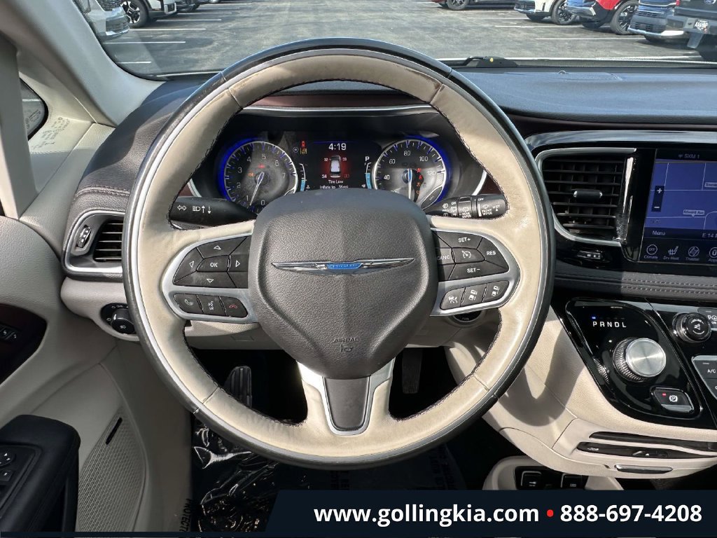 Used 2017 Chrysler Pacifica Limited FWD image 14
