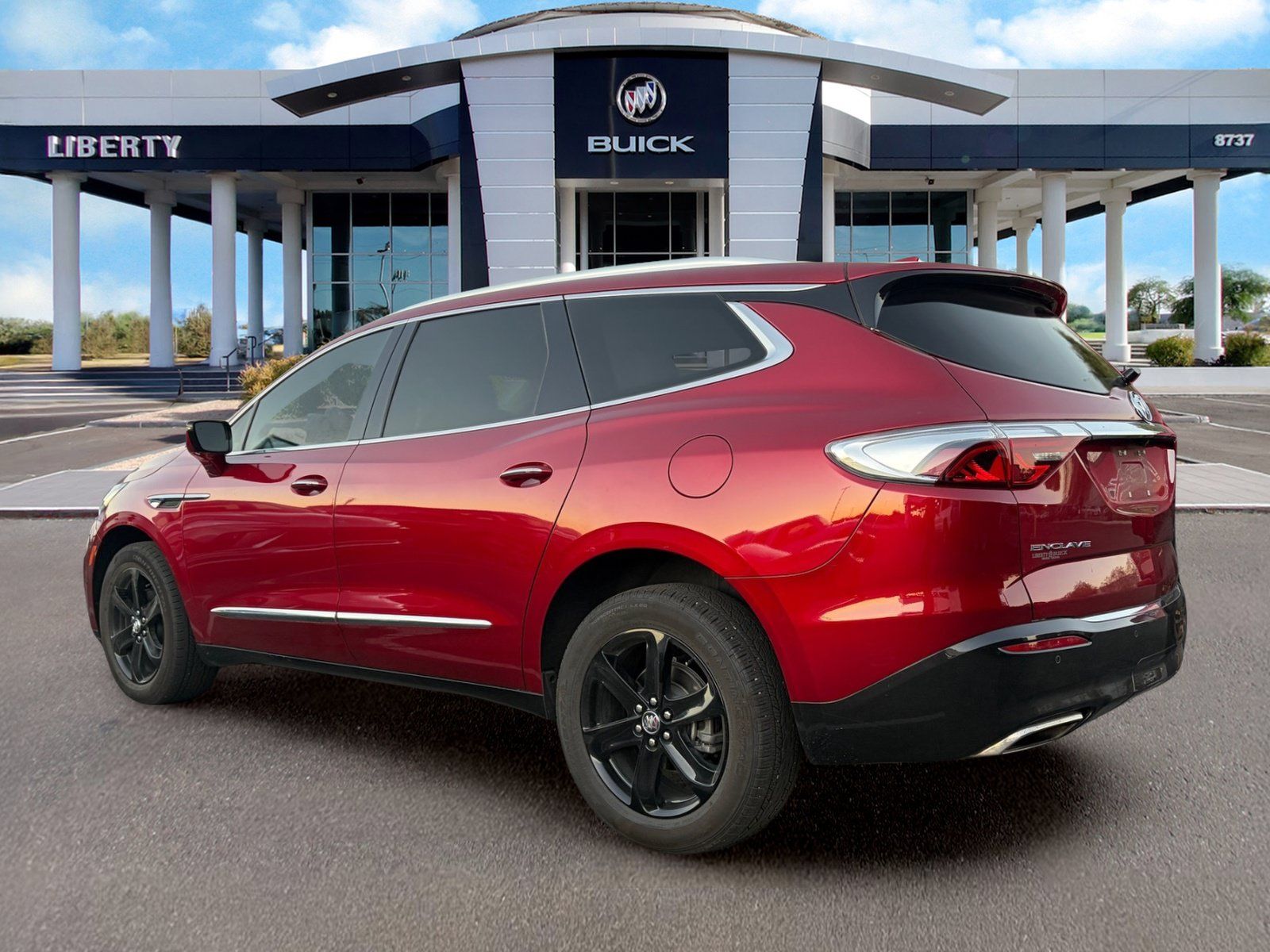 Used 2024 Buick Enclave Essence w/ Sport Touring Edition FWD image 4