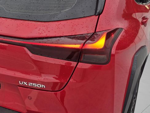Certified 2024 Lexus UX 250h FWD image 9