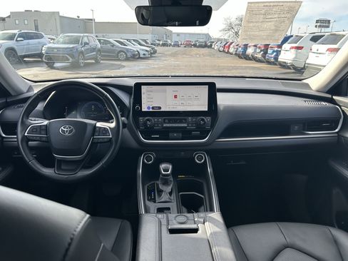 Used 2024 Toyota Grand Highlander XLE image 9