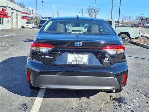 Certified 2025 Toyota Corolla LE image 28