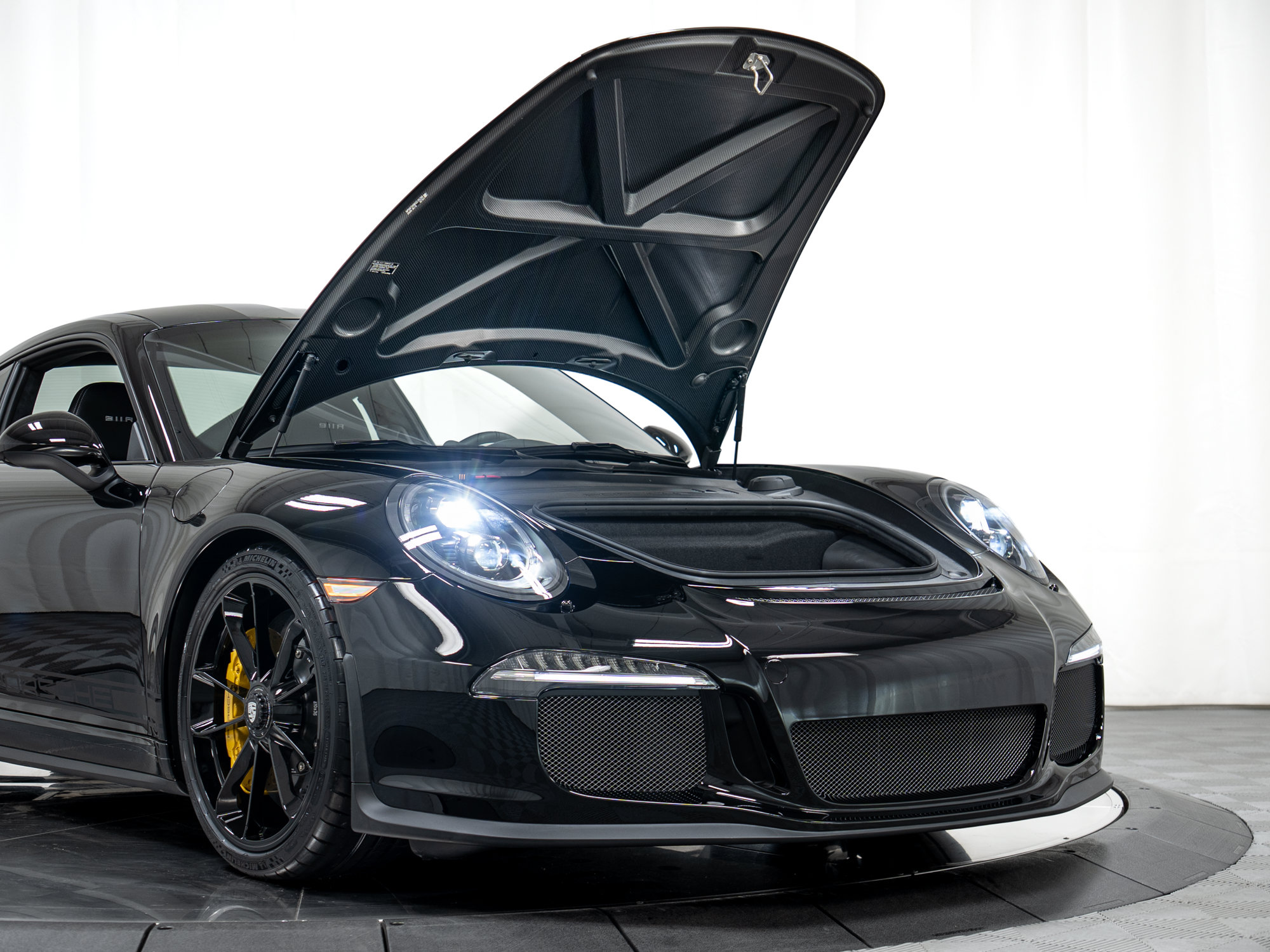 Used 2016 Porsche 911 R RWD image 12