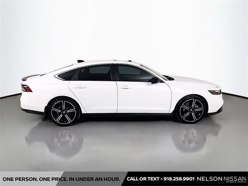 Used 2023 Honda Accord Sport image 4