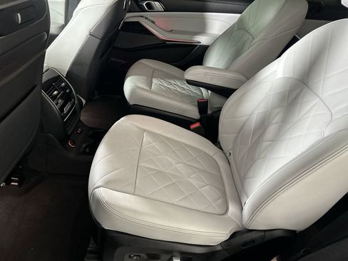 Used 2023 BMW X7 xDrive40i w/ M Sport Package image 24