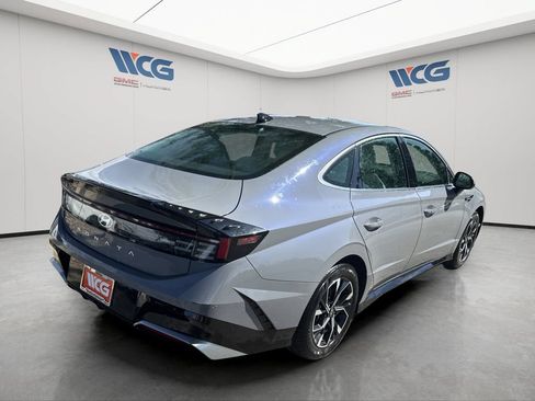 Used 2025 Hyundai Sonata SEL FWD image 3