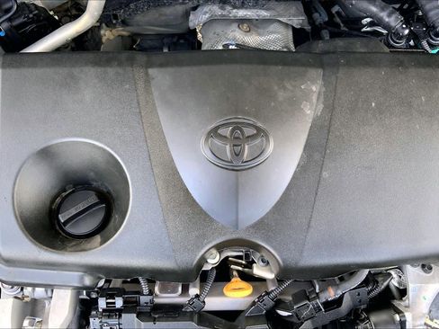 Used 2022 Toyota RAV4 XLE Premium FWD image 32