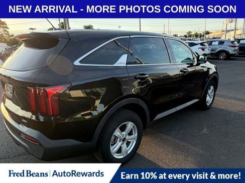 Used 2023 Kia Sorento LX AWD/4WD image 7