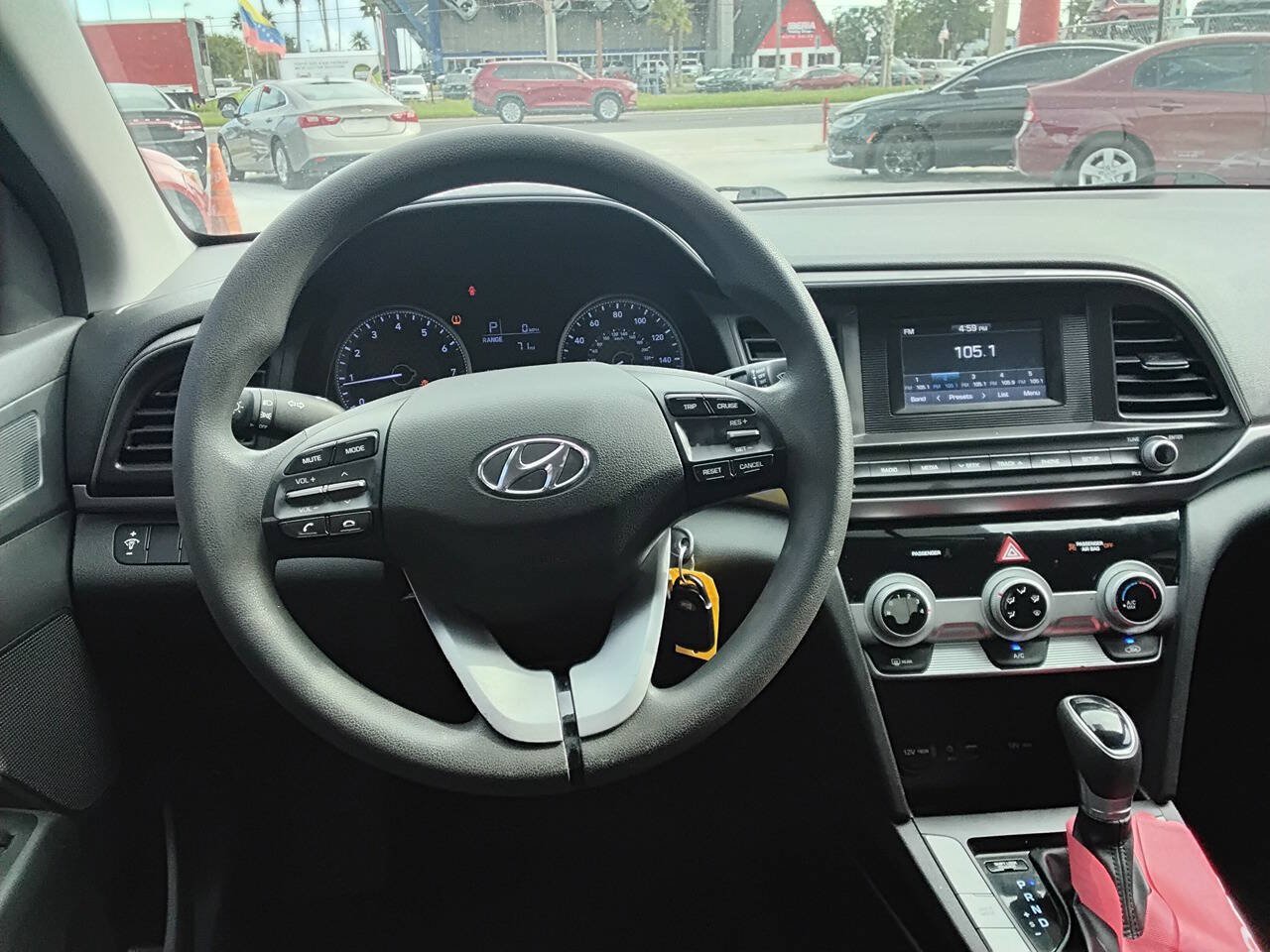Used 2019 Hyundai Elantra SE w/ Cargo Package FWD image 17