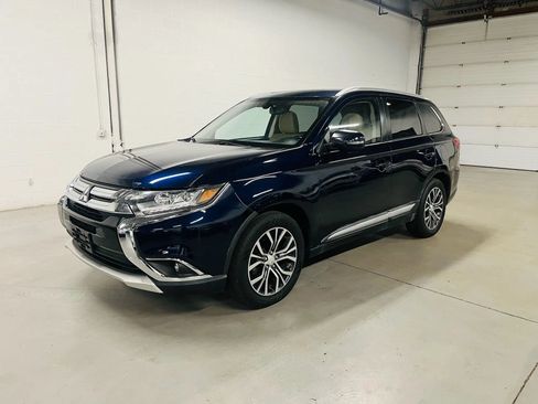 Used 2017 Mitsubishi Outlander GT AWD/4WD image 2