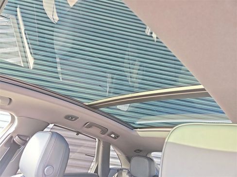 Certified 2026 Porsche Macan Turbo image 15