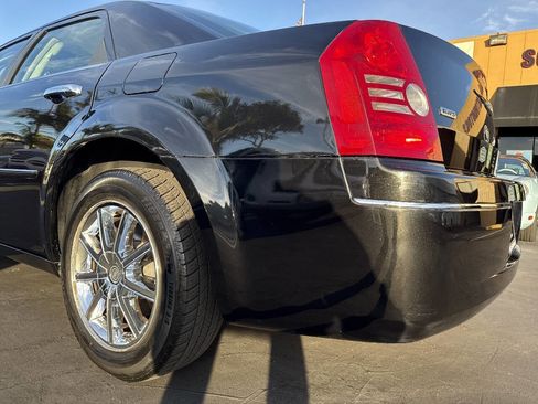 Used 2010 Chrysler 300 Touring image 36
