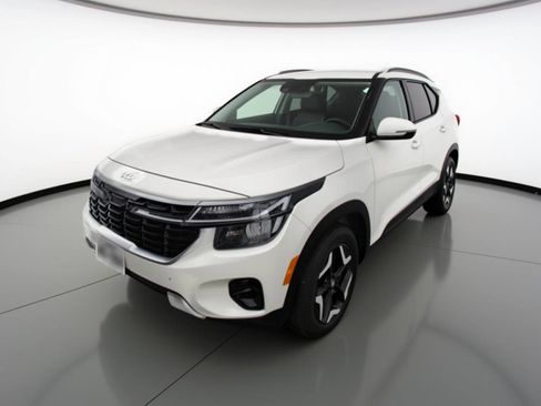 Used 2025 Kia Seltos S image 3